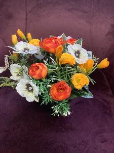 Coupe de petites fleurettes orange,jaune et blanche